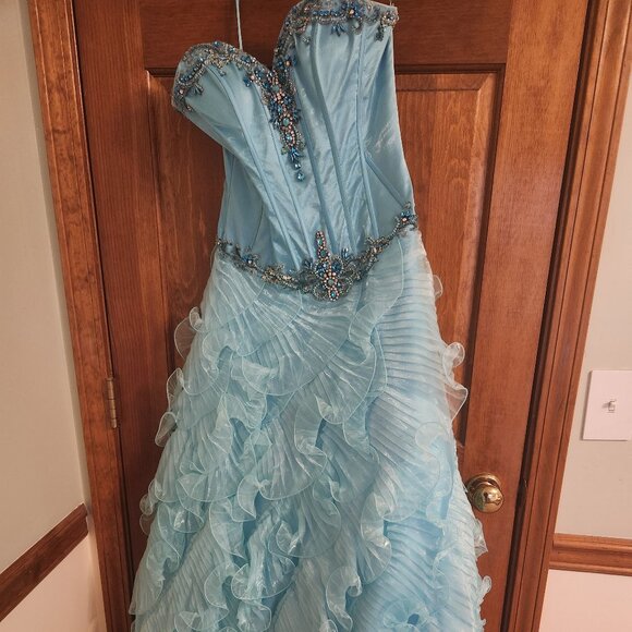 Prom Dress - Picture 1 of 4